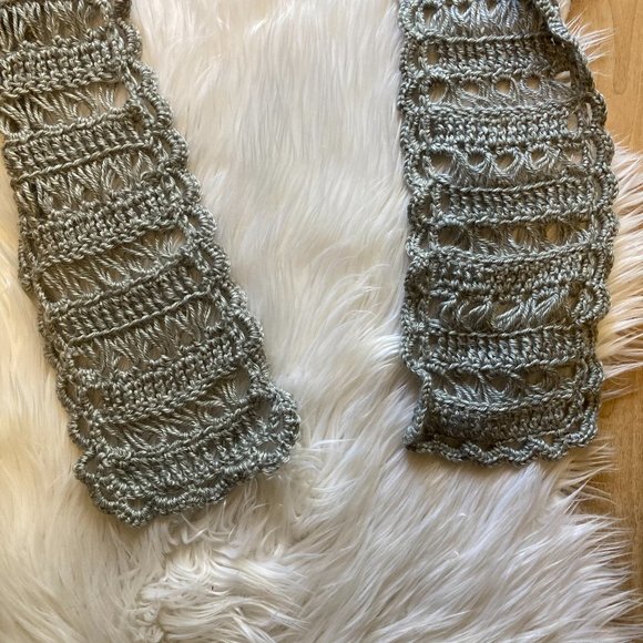 Handmade Crochet Adult Unisex Gray Loop Pattern Scarf - Picture 2 of 3